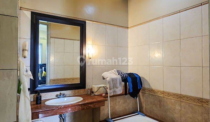 Rumah 2 Lantai Di Kemang Barat, Jakarta Selatan Private Pool  Shm 21