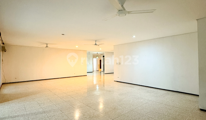 Rumah Di Kemang Lokasi Tenang Halaman Luas Shm Pool 2