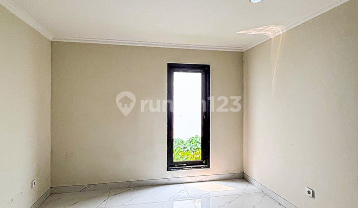 Townhouse Baru Depan View Taman Kota di Ciganjur Jagakarsa SHM
