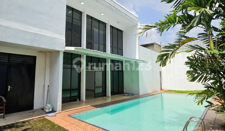 Rumah Luas Tidak Banjir 2 Lantai 7 Menit Dari Gunawarman + S.pool Besar