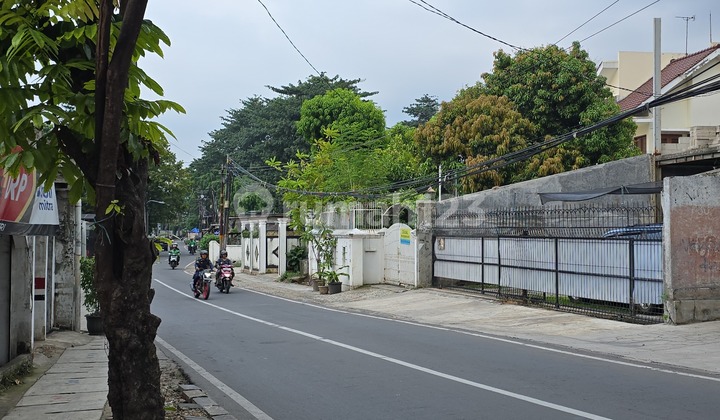 Rumah 1 Lantai di Pinggir Jalan Dekat Hutan Kota Srengseng SHM 2