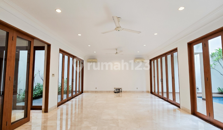 Rumah Bagus Tropical Modern di Cipete Cilandak Private Pool SHM 2