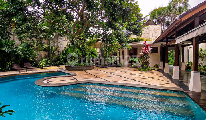 Rumah Mewah di Cilandak Fatmawati Halaman Luas Siap Huni SHM Pool