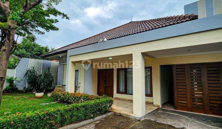 Rumah 1 lantai di area kemang dalam halaman luas ada pool shm  2