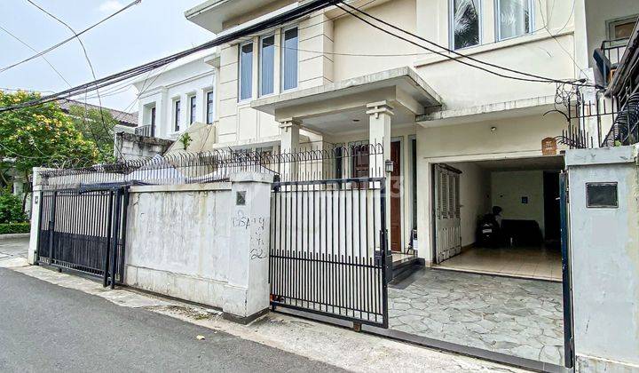 Rumah 2 Lantai Di Kemang Barat, Jakarta Selatan Private Pool  Shm 13