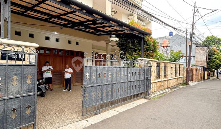 Rumah 2 Lantai di Cilandak Dekat Citos Lokasi Strategis SHM