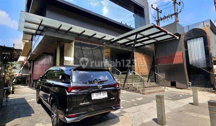 Gedung komersial 3 lantai di Kemang Raya, Lokasi Strategis shm 