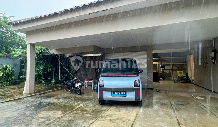 Kemang Estate House - Huge Land, Swimming Pool, 4+2 Bedrooms