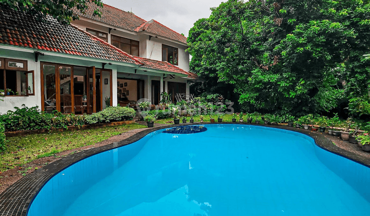 Rumah 2 Lantai Sangat Luas S.Pool + Lantai Marmer + Kusen Jati Tua 1