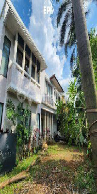 Rumah 2 Lantai di Kemang Dalam 6 Kamar Tidur Ada Pool SHM