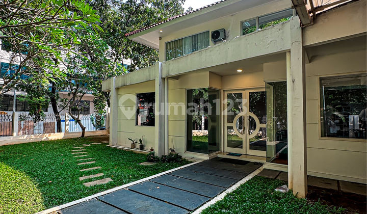 2-Story Corner House in Kerinci, Kebayoran Baru, Close to Senayan 2-Story Corner House in Kerinci, Kebayoran Baru, Close to Senayan