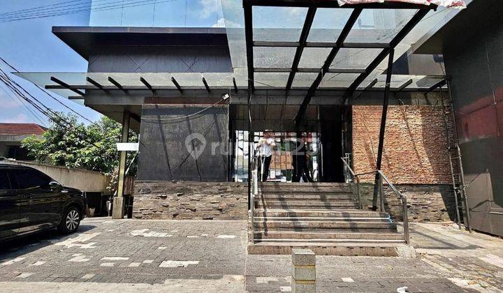 Gedung komersial 3 lantai di Kemang Raya, Lokasi Strategis shm 