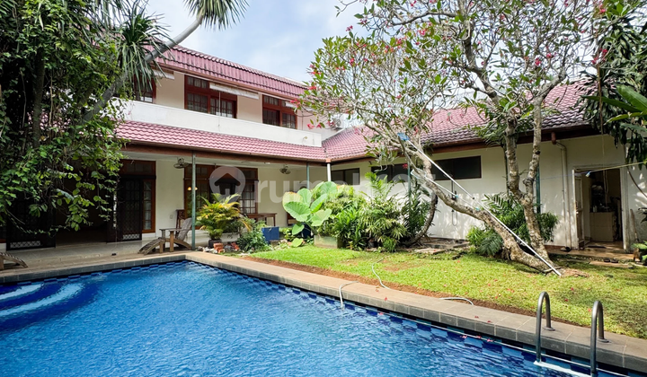 Disewakan!!! Rumah Luas dan Bagus 2 Lantai di Kemang Semi Furnished + Taman Luas