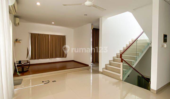 Rumah 3 Lantai di Kemang Jakarta Selatan SHM 2