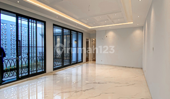 Rumah Mewah 4 Lantai Rooftop + S.Pool + Lift Space 2