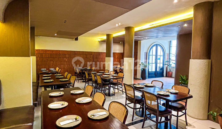 Bangunan Komersial 3 Lantai Lokasi Prime Dekat Toll SHM