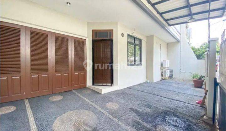 Rumah 2 lantai dekat perkantoran dan pusat bisnis, Tomang 2