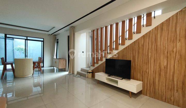 Dijual Rumah Mewah Full Furnished Di Kota Baru Parahyangan Bandung di Nayapati
Kota Baru Parahyangan 
Bandung 2