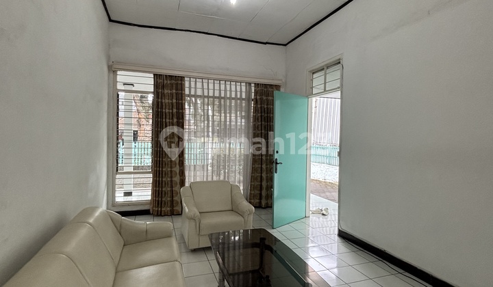 Dijual Rumah Strategis Cocok untuk Ruang Usaha di Mainroad Sayap Buah Batu 2