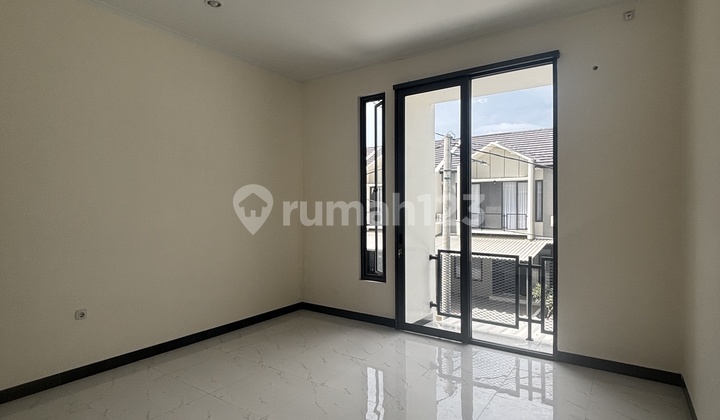 DISEWAKAN RUMAH BARU 2 LANTAI SIAP HUNI DI GARDENVILLE TKI 5 2