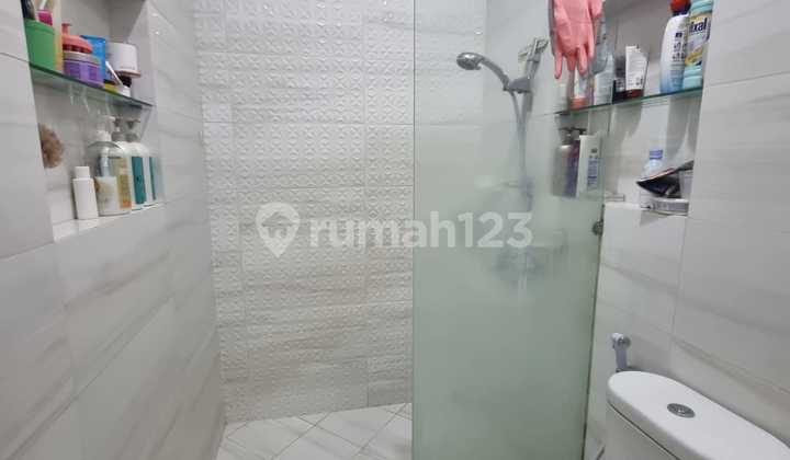 Dijual Rumah + Ruang Usaha Strategis di Taman Kopo Indah 2