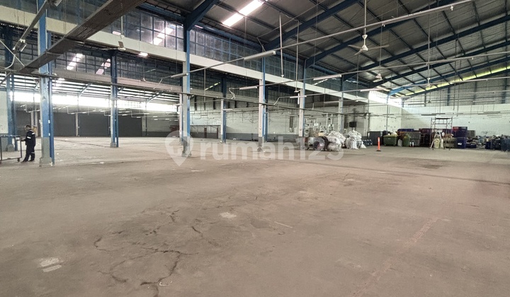 Strategic Warehouse for Rent Near Toll Road in Moh Toha, Bandung
