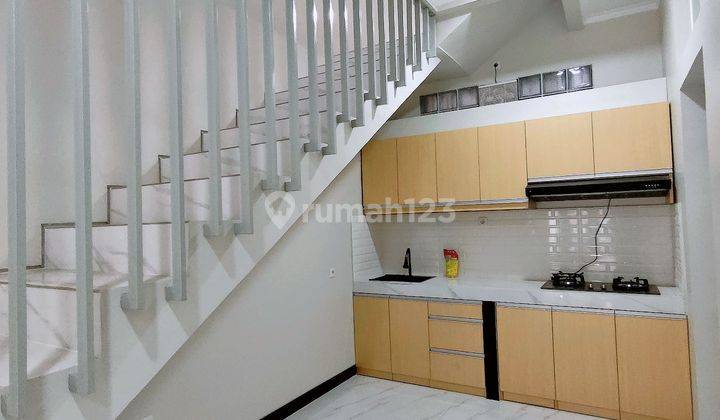 Dijual Rumah Baru Strategis 2 Lantai Semi Furnished Di Taman Kopo Indah  2