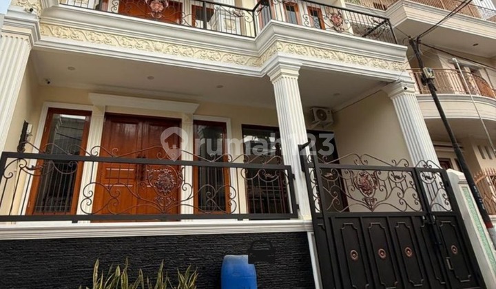Dijual Ruang Usaha, Rumah Mewah dan Baru di Pademangan Jakarta Dijual Ruang Usaha, Rumah Mewah dan Baru di Pademangan Jakarta