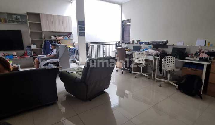 Dijual Rumah + Ruang Usaha Strategis di Taman Kopo Indah