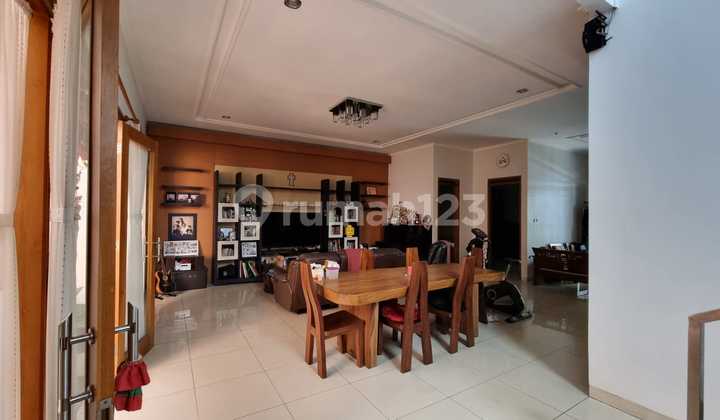 Disewakan Rumah Besar Strategis di Cluster Favorite Taman Kopo Indah 3