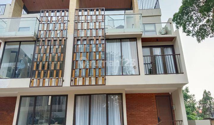 New Exclusive Residence With Rooftop Split Level 3 Flr Strategis 1