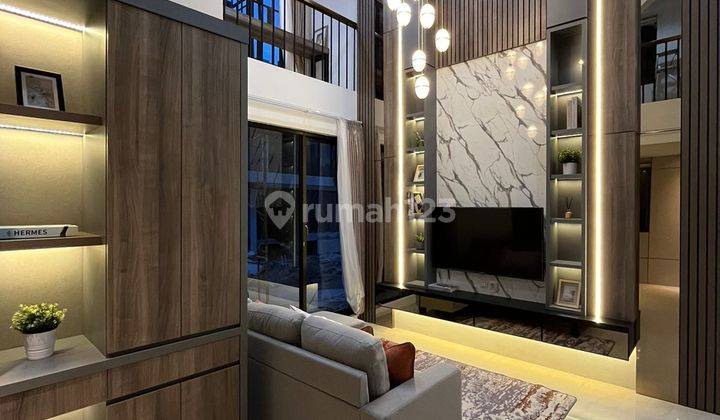 New Exclusive Residence With Rooftop Split Level 3 Flr Strategis 6