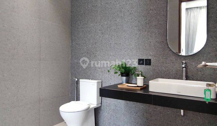 Exclusive Town House 3Flr with Rooftop Strategis Near Simatupang 7