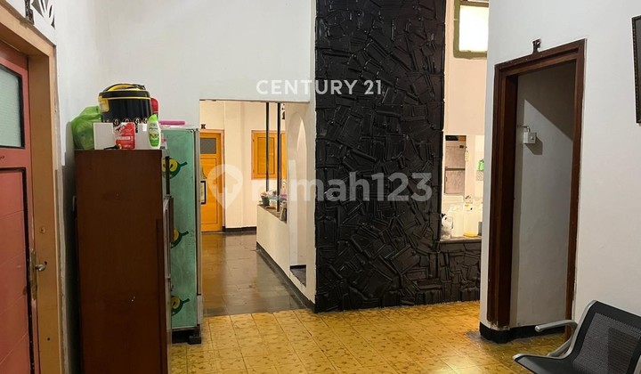 GUEST HOUSE ACCOMMODATION LOCATED IN THE CENTER OF SEMARANG CITY