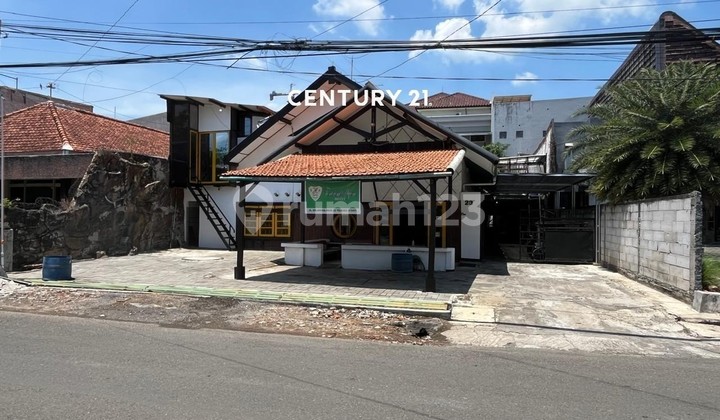 GUEST HOUSE ACCOMMODATION LOCATED IN THE CENTER OF SEMARANG CITY