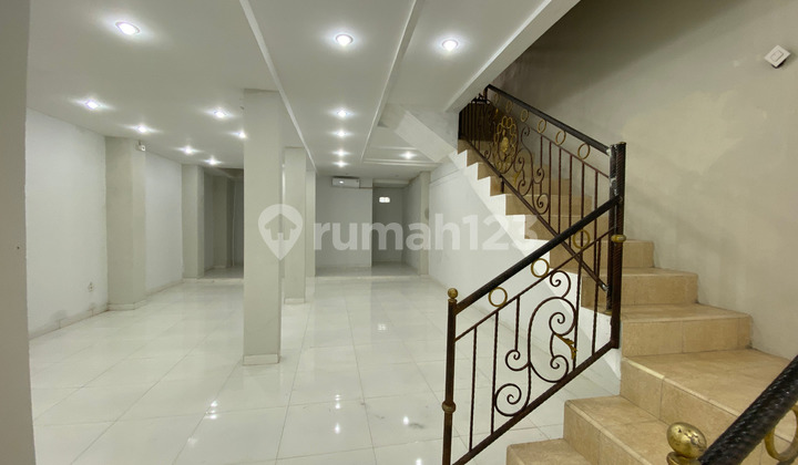 3-STOREY LUXURY RUKO IN SIDOMUKTI AREA, SALATIGA 3-STOREY LUXURY RUKO IN SIDOMUKTI AREA, SALATIGA