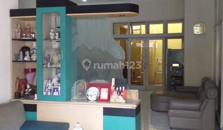 Di sewakan simpang DARMO PERMAI 

3 +1 Kamar Tidur
2 + 1 Kamar Mandi
1 Gudang 
2  Carport
Listrik 2200 PDAM
Luas 9 x 20
Full Furnish ( No TV, No Kulkas, No Mesin Cuci)

HARGA SEWA 60jt/th
Minimal 2th 

 2