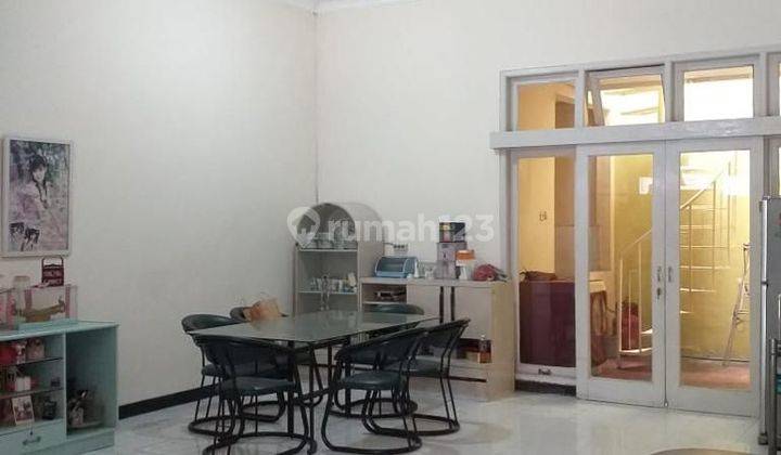 Di sewakan simpang DARMO PERMAI 

3 +1 Kamar Tidur
2 + 1 Kamar Mandi
1 Gudang 
2  Carport
Listrik 2200 PDAM
Luas 9 x 20
Full Furnish ( No TV, No Kulkas, No Mesin Cuci)

HARGA SEWA 60jt/th
Minimal 2th 

 5