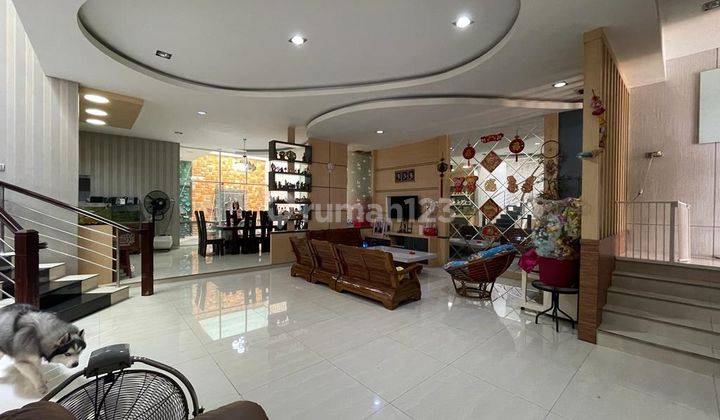Villa elit di Komplek mutiara residence medan