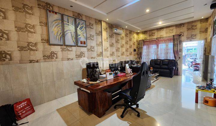 Townhouse cantik row jalan besar di Komplek Jemadi Permai 2