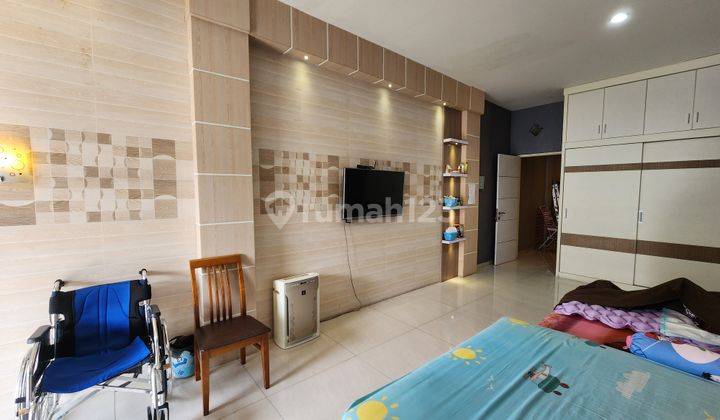 Townhouse cantik row jalan besar di Komplek Jemadi Permai 3