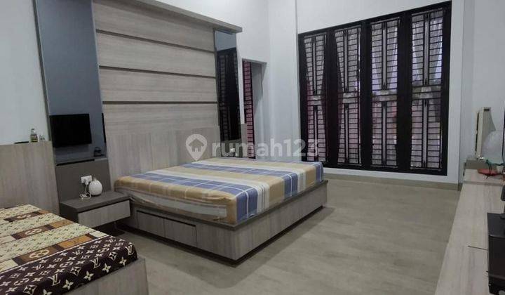 Dijual Villa Mewah Jalan Karya Baru 1