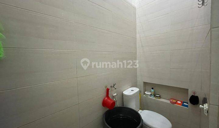 Rumah Bagus Semi Furnished SHM di Jalan Meranti, Medan 8
