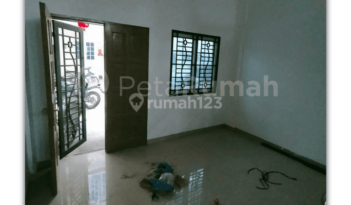 Sewa Townhouse 3 Lantai Kondisi Baru Dalam Komplek Perbatasan Palace Daerah Krakatau 2