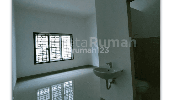 Sewa Townhouse 3 Lantai Kondisi Baru Dalam Komplek Perbatasan Palace Daerah Krakatau 5