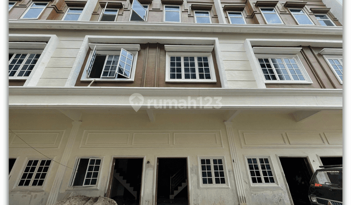 Sewa Townhouse 3 Lantai Kondisi Baru Dalam Komplek Perbatasan Palace Daerah Krakatau 8