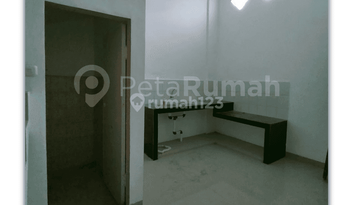 Sewa Townhouse 3 Lantai Kondisi Baru Dalam Komplek Perbatasan Palace Daerah Krakatau 10