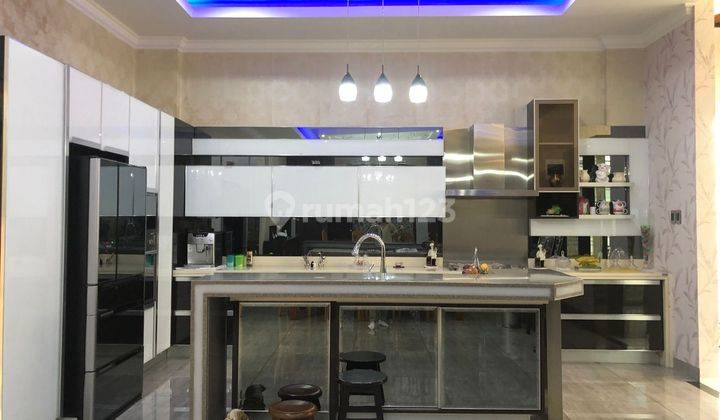 Dijual Villa Mewah Full Furnish Di Jl Lobak 2
