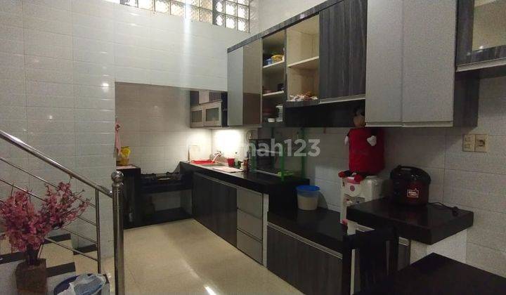 Rumah Furnished SHM di Jalan Kepiting Sampali
, Medan 2