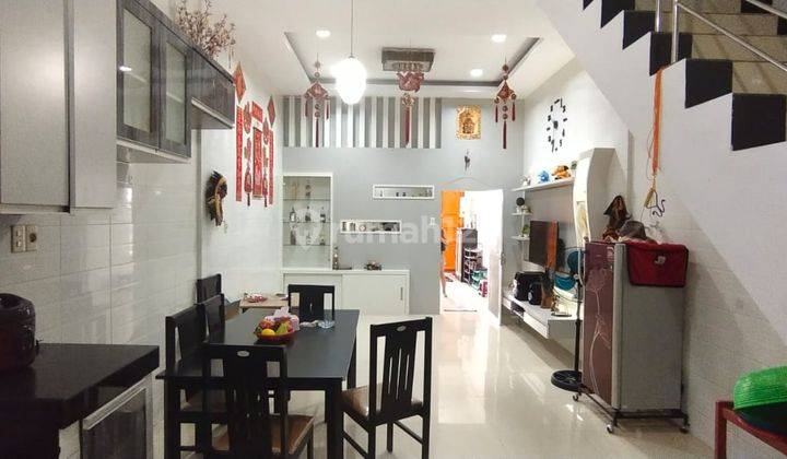 Rumah Furnished SHM di Jalan Kepiting Sampali
, Medan 1